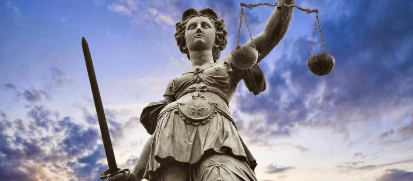 Δίκη Χρυσής Αυγής: Η Δικαιοσύνη αποφασίζει αν ένα κόμμα είναι εγκληματική οργάνωση επειδή οπαδός του σκότωσε κάποιον